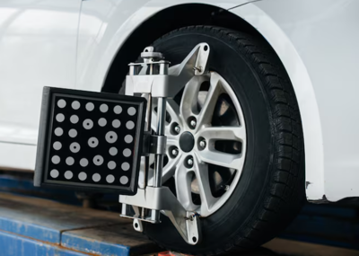 ¿Cuándo hacer la alineación y balanceo de tu auto?